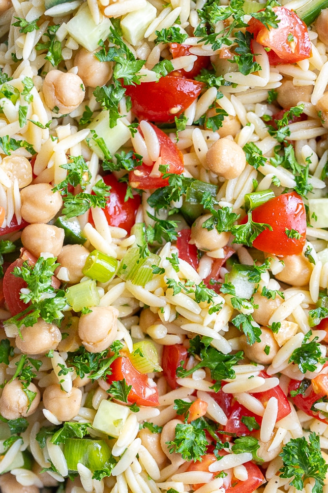 close up of orzo tabouli salad with chickpeas